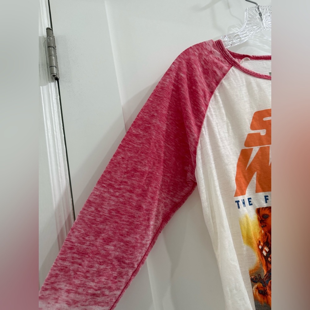 Star Wars: the Force Awakens off white + distressed red raglan sheer Tshirt - Picture 6 of 12
